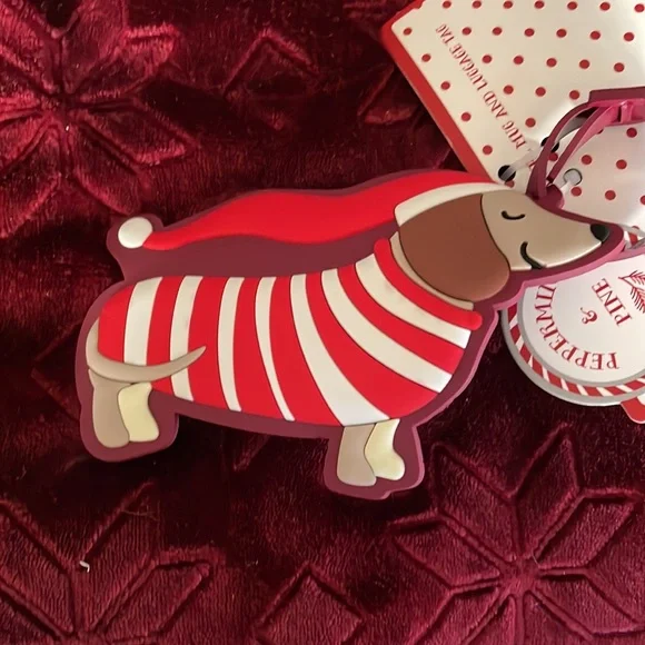 Large dachshund mug with dachshund luggage tag. - Picture 3 of 7